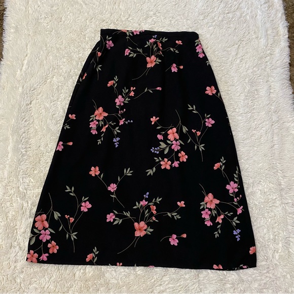 Requirements Dresses & Skirts - Black Vintage Floral long skirt size Medium petite